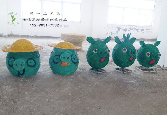 稻草工艺品疯狂的小鸟小猪造型