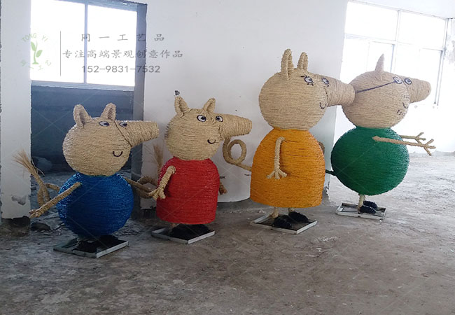 稻草工艺品佩奇一家造型