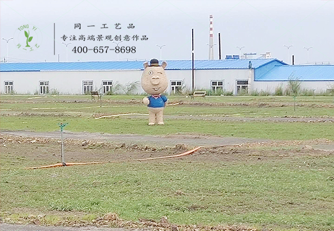 稻草工艺品卡通猪造型案例图