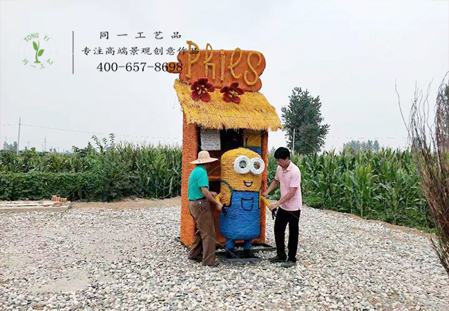 湖北美丽乡村稻草工艺品现场安装