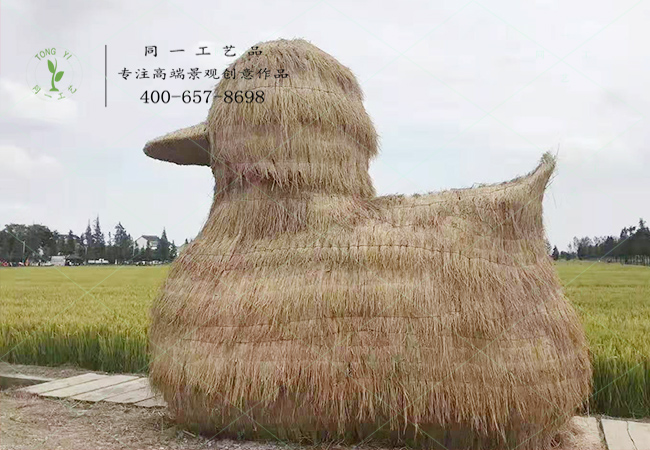 稻草工艺品大型草雕鸭子造型
