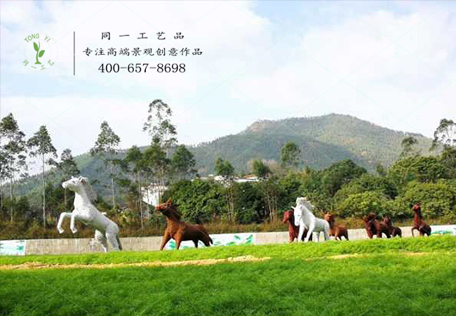 稻草工艺品八骏图造型